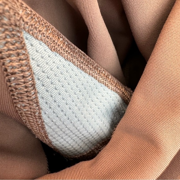 ATHLETA Ultimate Stash Pocket 7" Bike Short High Rise Workout Brown Women's XS - Picture 6 of 6